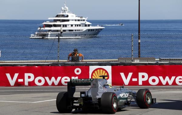 2013-05-23t150526z_987303131_lr2e95n15wrru_rtrmadp_3_motor-racing-prix_reuters