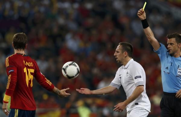 نيكولا أدار مباراة دور الثمانية بين اسبانيا وفرنسا في يورو 2012