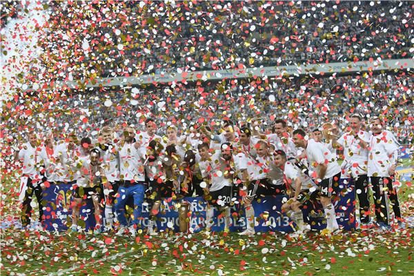 ليجيا وارسو خلال احتفاله بلقب الكأس منذ أسبوع