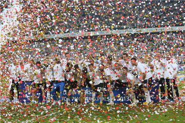 ليجيا وارسو خلال احتفاله بلقب الكأس منذ أسبوع