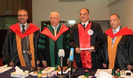 عدنان حمد نال درجة الدكتوراة