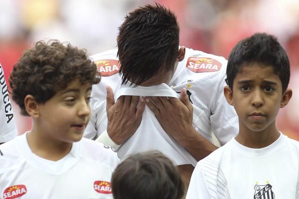 2013-05-26t201615z_94898040_gm1e95r0bsd01_rtrmadp_3_brazil-neymar_reuters