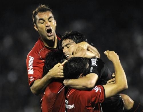 2010-10-07t012537z_01_bas05_rtridsp_3_soccer-latam_reuters