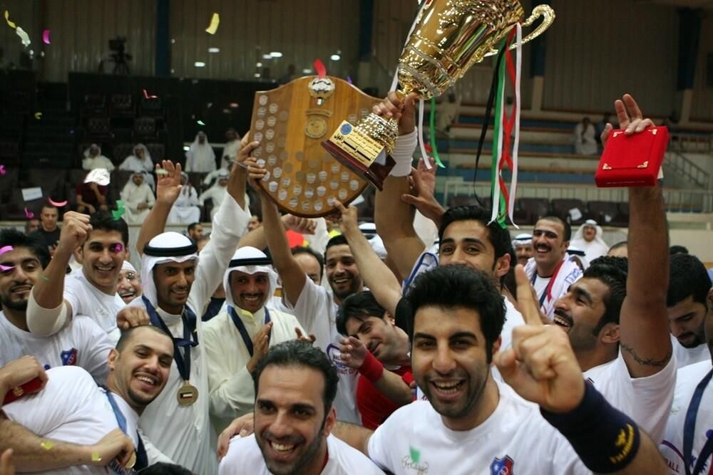 لاعبو الكويت يحتفلون باللقب
