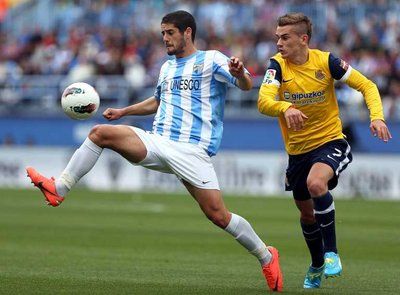 إيسكو (يسار) خلال مباراة بالدوري الأسباني