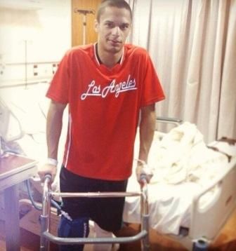 احمد الصغير بعد اجراء العملية في اسبيتار