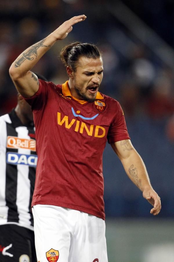 2012-10-28t214834z_278109892_gm1e8at0g3c01_rtrmadp_3_soccer-italy_reuters