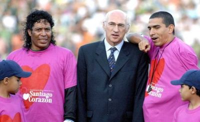 الكولومبي رينيه هيجيتا على يسار الصورة