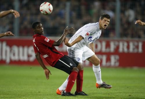 سيدريك ماكيادي (يسار)