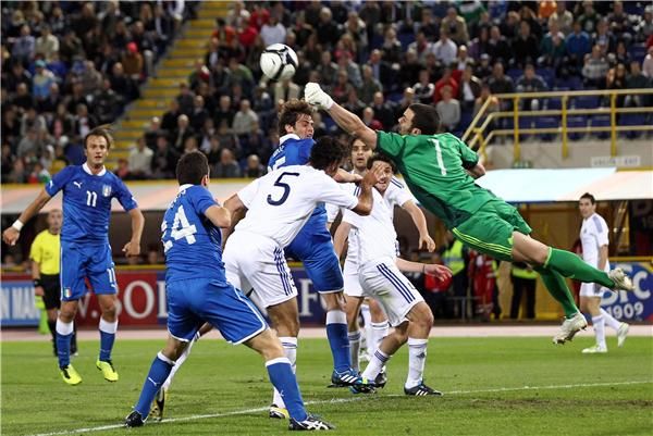 منتخب إيطاليا أكتفى برباعية