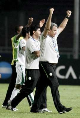 أنجوس فرحاً بالفوز السعودي في مباراة اليوم