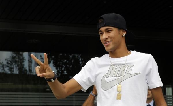 2013-06-03t123534z_1940694456_gm1e9631l4e01_rtrmadp_3_soccer-spain-barcelona-neymar_reuters