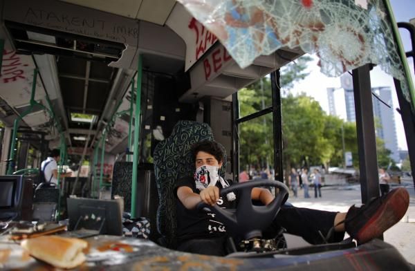 2013-06-04t172334z_1090543962_gm1e96503qn01_rtrmadp_3_turkey-protests-soccer_reuters