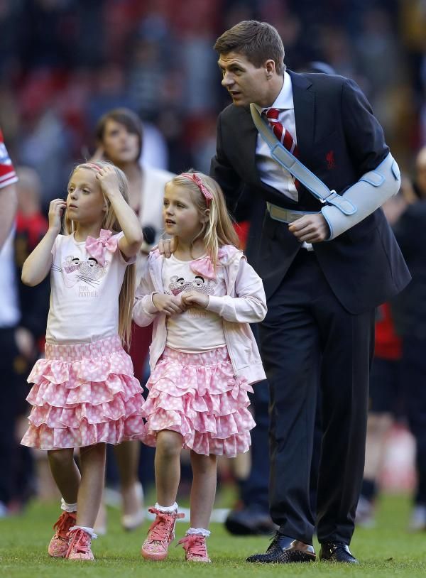 2013-05-19t174933z_1456964906_gm1e95k03ve01_rtrmadp_3_soccer-england_reuters
