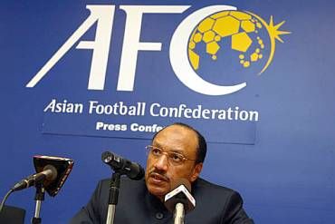 بن همام يواجه حملة انتقادات واسعة حول تنظيم البطولة