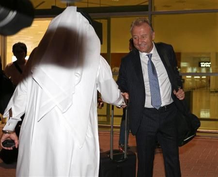 المدرب الإيطالي البيرتو زاكيروني عند وصوله للعاصمة القطرية الدوحة