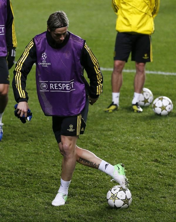 2012-11-06t200429z_1110408440_gm1e8b70ba401_rtrmadp_3_soccer-champions_reuters