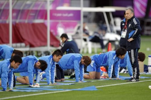 2011-01-282011-01-28t135614z_01_doh513_rtridsp_3_soccer-asian_reuters