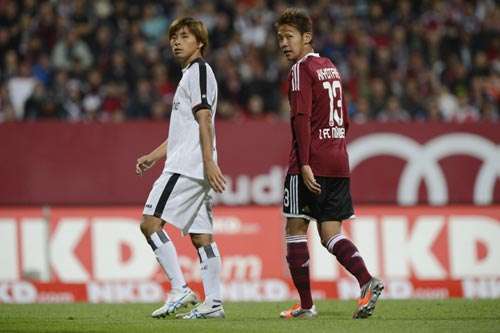 من اليمين هيروشي كيوتاكي وتاكاشي إنوي