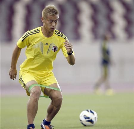 كيسوكي هوندا في تدريب اليوم الاحد بالعاصمة القطرية الدوحة