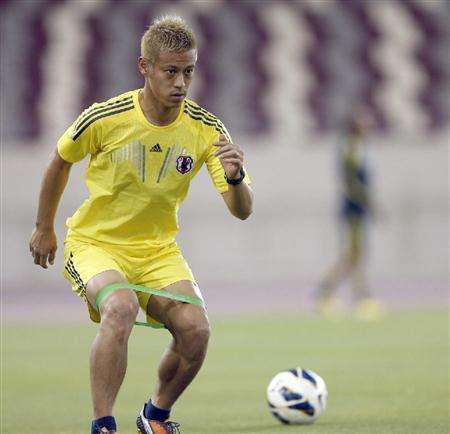 كيسوكي هوندا في تدريب اليوم الاحد بالعاصمة القطرية الدوحة