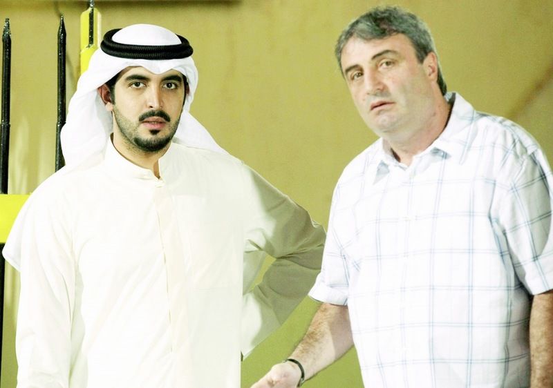 المدرب الروماني ميهاي مع رئيس نادي السالمية الشيخ تركي اليوسف