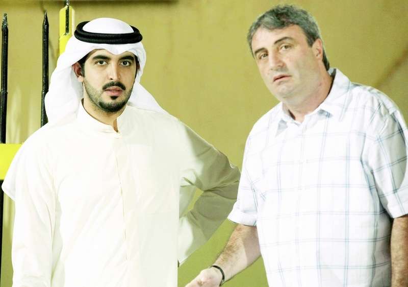 المدرب الروماني ميهاي مع رئيس نادي السالمية الشيخ تركي اليوسف