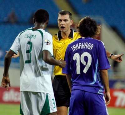 الحكم الاسترالي كريستوفر الذي سيقود اللقاء النهائي غداً الأحد