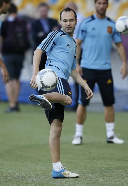 2012-06-30t170055z_682251057_lr2e86u1b99l9_rtrmadp_3_soccer-euro_reuters