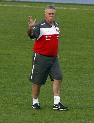 2011-10-06t164920z_01_osm12_rtridsp_3_soccer-euro_reuters