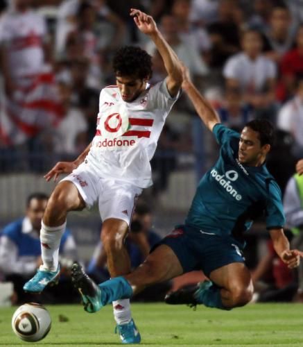 أحمد رؤوف (يمين) خلال مباراة سابقة