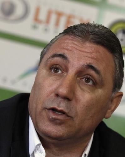 2012-01-05t115611z_01_stn103_rtridsp_3_soccer-europe-bulgaria-stoichkov_reuters
