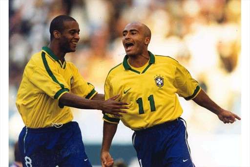 روماريو نجم البرازيل المعتزل هداف النسخة الأولى من البطولة