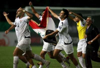 فرحة لاعبي منتخب العراق بالكأس الآسيوية الأولى في تاريخه