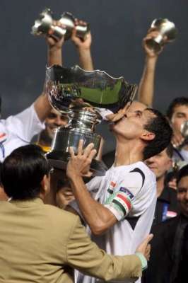 يونس محمود يطبع قبلة على الكأس الآسيوية