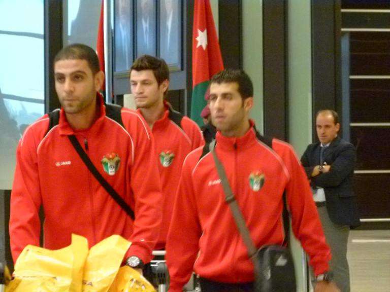 لحظة وصول بعثة منتخب الأردن  فجر اليوم