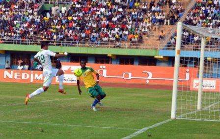 سفير تايدر لحظة تسجيله هدف الجزائر أمام رواندا