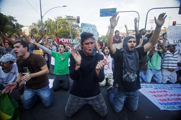 صورة من مظاهرة أخرى بريو دي جانيرو الأحد الماضي