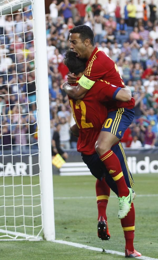 2013-06-18t162027z_1816016240_gm1e96j00ty01_rtrmadp_3_soccer-euro21_reuters