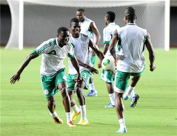 جانب من تدريبات المنتخب النيجيري استعدادا لمواجهة أوروجواي