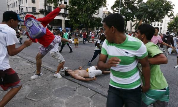 2013-06-21t004940z_141329001_gm1e96l0of201_rtrmadp_3_brazil-protests_reuters