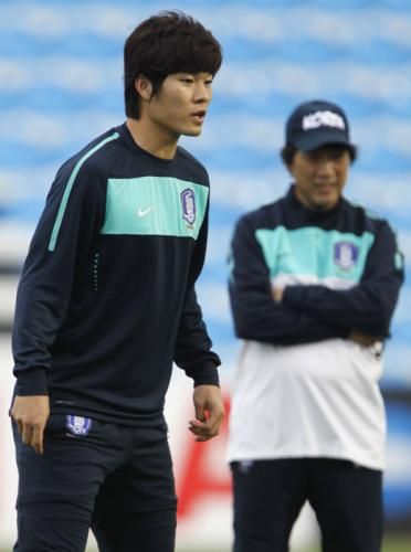 2011-01-172011-01-17t133259z_01_jyh109_rtridsp_3_soccer-asian_reuters