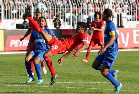 من مواجهة سابقة للمنتخبين في بطولة خليجي 