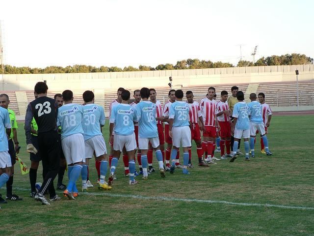 تصافح لاعبين الفريقين وبعدســـة كوورة 