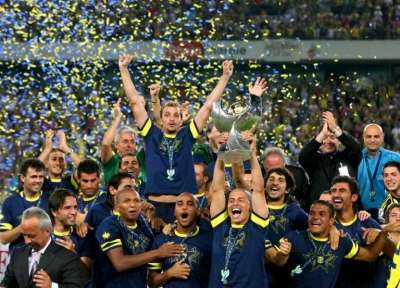 فرحة لاعبي فناربخشة بالفوز بكأس السوبر