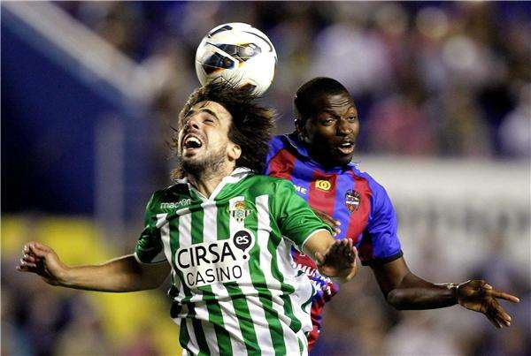 بينات (يسار)