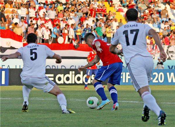 لقطة من مباراة مصر وشيلي