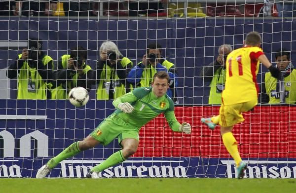 2012-11-14t205609z_426220153_lr1e8be1m5akt_rtrmadp_3_soccer-friendly_reuters