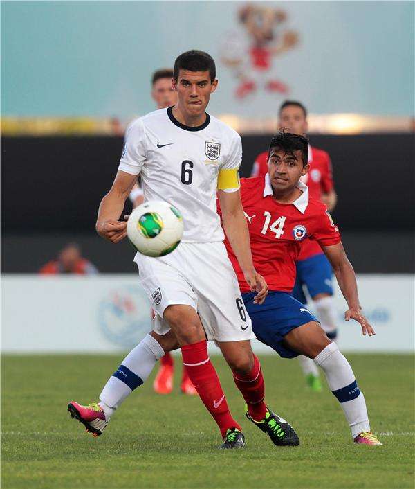 لقطة من مباراة إنجلترا وتشيلي