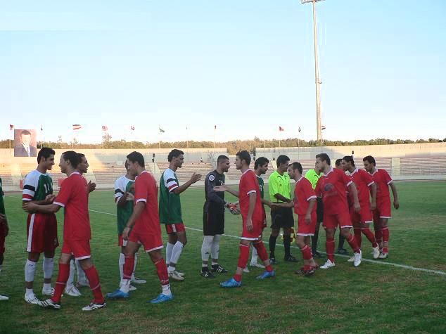 تصافح نجوم الفريقين قبل اللقاء وبعدسـة كووورة